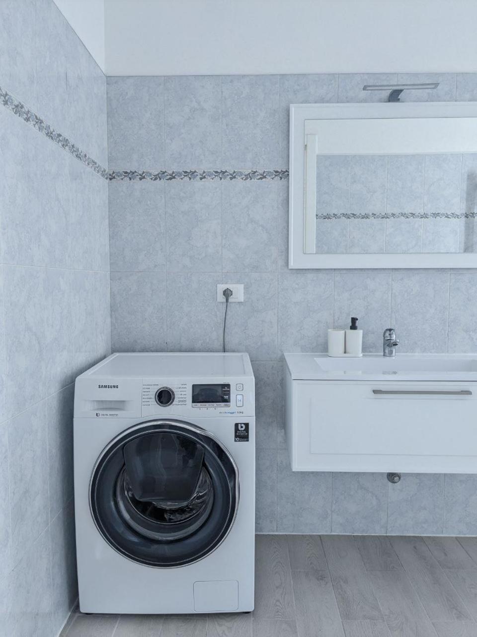 Bardolino Center Apartments Room photo
